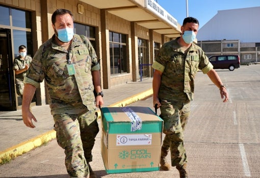 Las unidades militares realizando tareas de transporte en Canarias