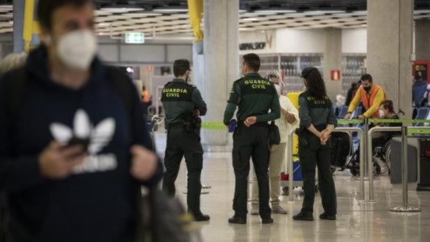 La Guardia Civil requisa 350 kilos de marihuana y detiene a los tres presuntos cabecillas