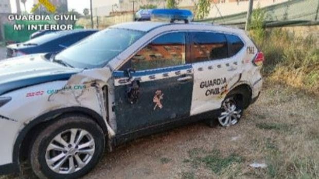 Dos guardias civiles salvan a un hombre del atropello de un tráiler en la A7 en Picassent