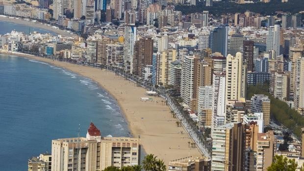 El sector hotelero arranca agosto con previsiones de ocupación optimistas en Benidorm y Valencia