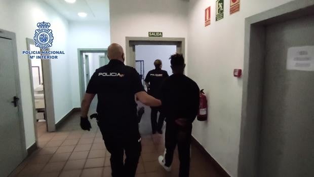 Seis detenidos en Zaragoza por violar en grupo a una mujer y tenerla encerrada varios días