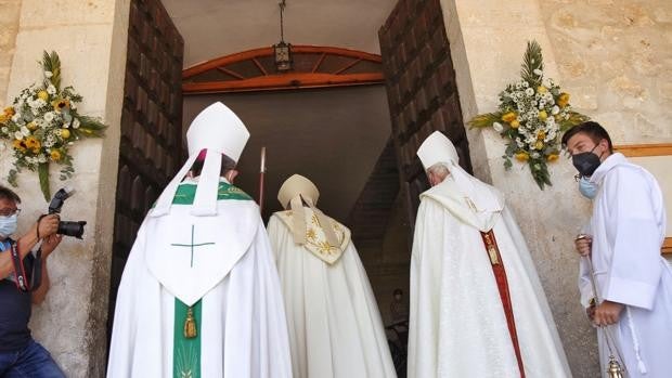 Los cuellaranos viven con emoción la apertura del Año Jubilar Henarense marcado por los controles de aforo