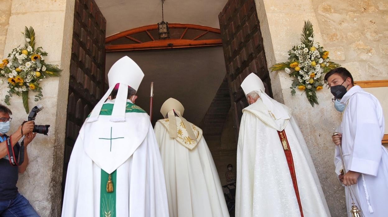 El Santuario de la Virgen del Henar acoge el acto de apertura de la puerta santa