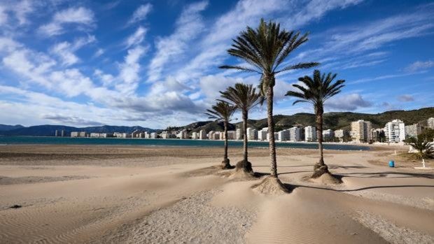 El incremento de contagios de coronavirus lleva a Cullera a cerrar las playas por la noche