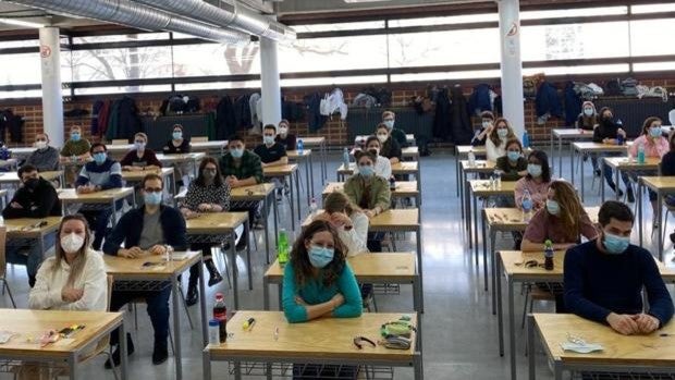 El Sescam aprueba el listado definitivo de admitidos y excluidos para las oposiciones de personal facultativo especialista
