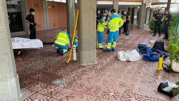 Herido grave un trabajador de 63 años al caer desde una altura de seis metros cuando instalaba una grúa