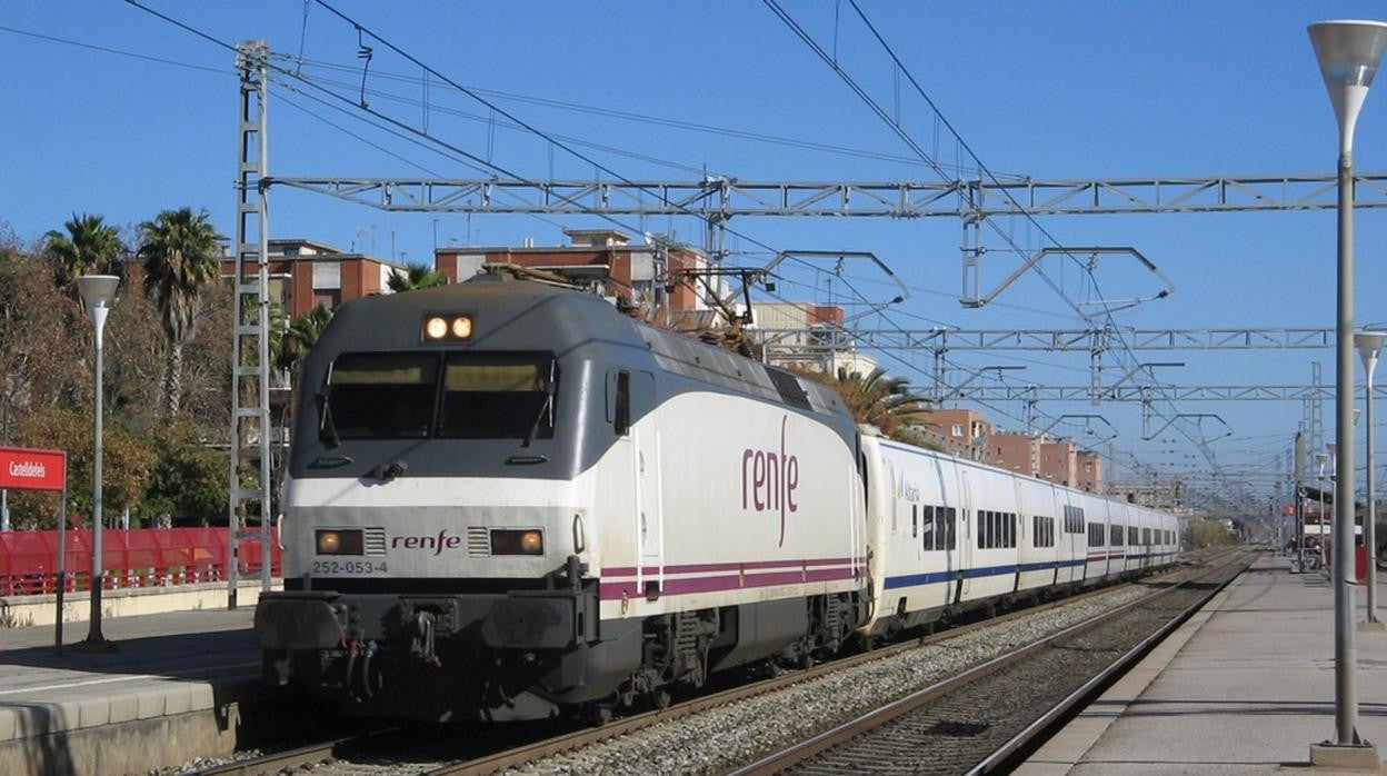 Un hombre, herido al ser golpeado por un tren en un paso a nivel en Talavera de la Reina