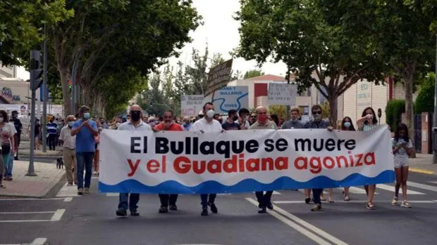 Cientos de personas piden una mejor gestión del agua de los ríos Bullaque y Guadiana