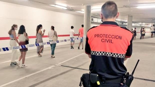 Varias personas atendidas por las altas temperaturas en las colas de vacunación en Valladolid