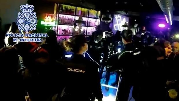 La Policía detiene a un grupo de jóvenes que entraron en una vivienda para celebrar una fiesta en Toledo