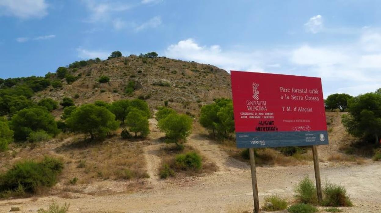 Imagen de una de las entradas de la Serra Grossa de Alicante