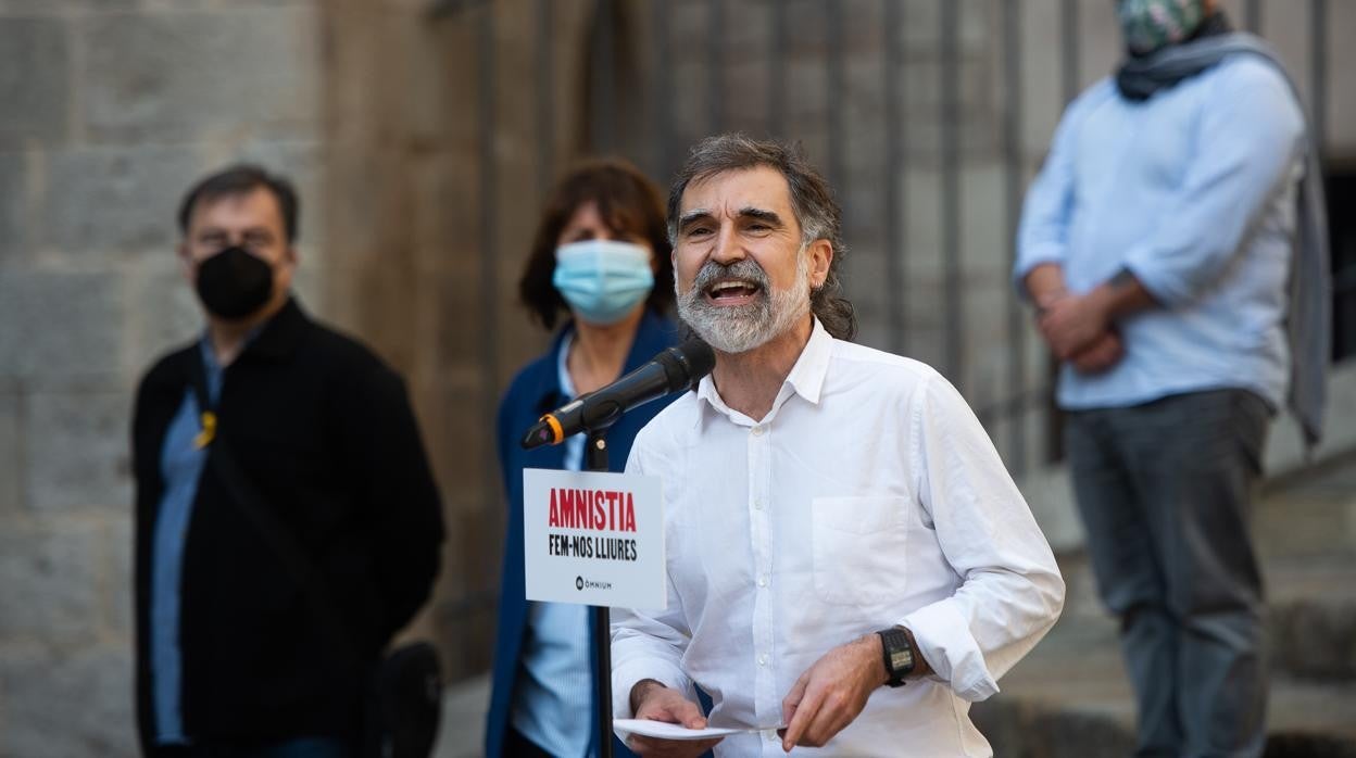 Colau da al autor del «lo volveremos a hacer» el altavoz de las fiestas de Gràcia