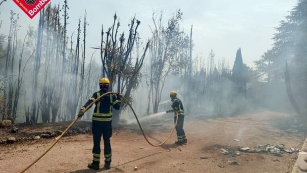 Cinco incendios en la Comunidad Valenciana el mismo día con la ola de calor y tormentas de rayos