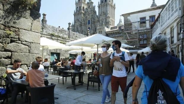 Coronavirus: Galicia, sin pasaporte Covid, rebaja los contagios mientras repuntan los ingresos