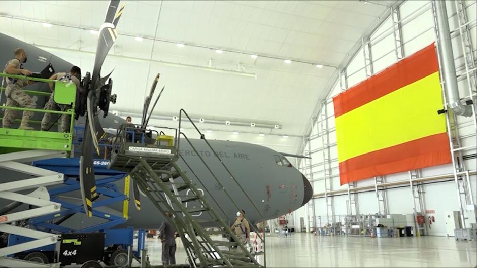 El primer avión para repatriar a los españoles de Afganistán parte de Zaragoza esta noche