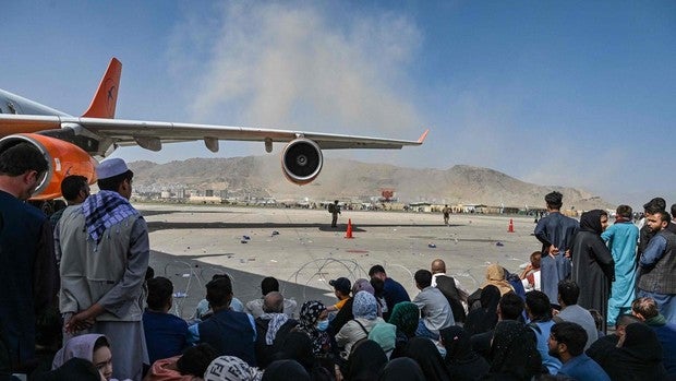 «Aunque nos llame la Embajada, no podremos llegar al aeropuerto»
