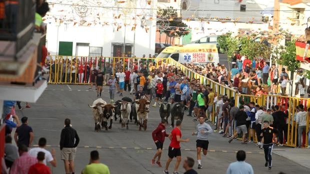 Un pueblo de Toledo desafía el Covid y anuncia los primeros encierros de la pandemia