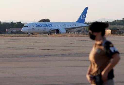 Llegada del segundo avión a la base militar de Torrejón de Ardoz con 110 personas afganas