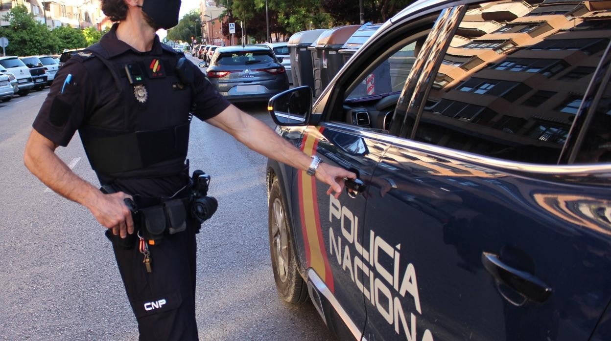 Detienen a tres hombres tras agredirse con botellas rotas y cuchillos y amenazarse de muerte en Valencia