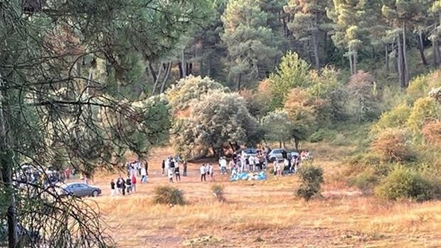 Un macrobotellón ilegal reunió el fin de semana a 700 personas junto al pantano de Bárcena en Ponferrada