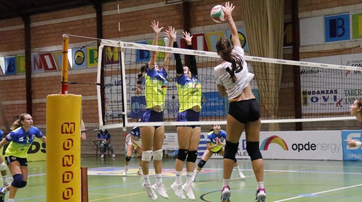 Imagen de un partido del Club Voleibol Playas de Benidorm