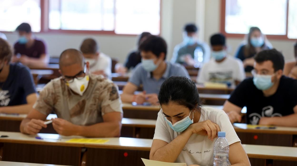 Alumnos realizando la selectividad en la Universidad de Barcelona en la convocatoria del pasado junio