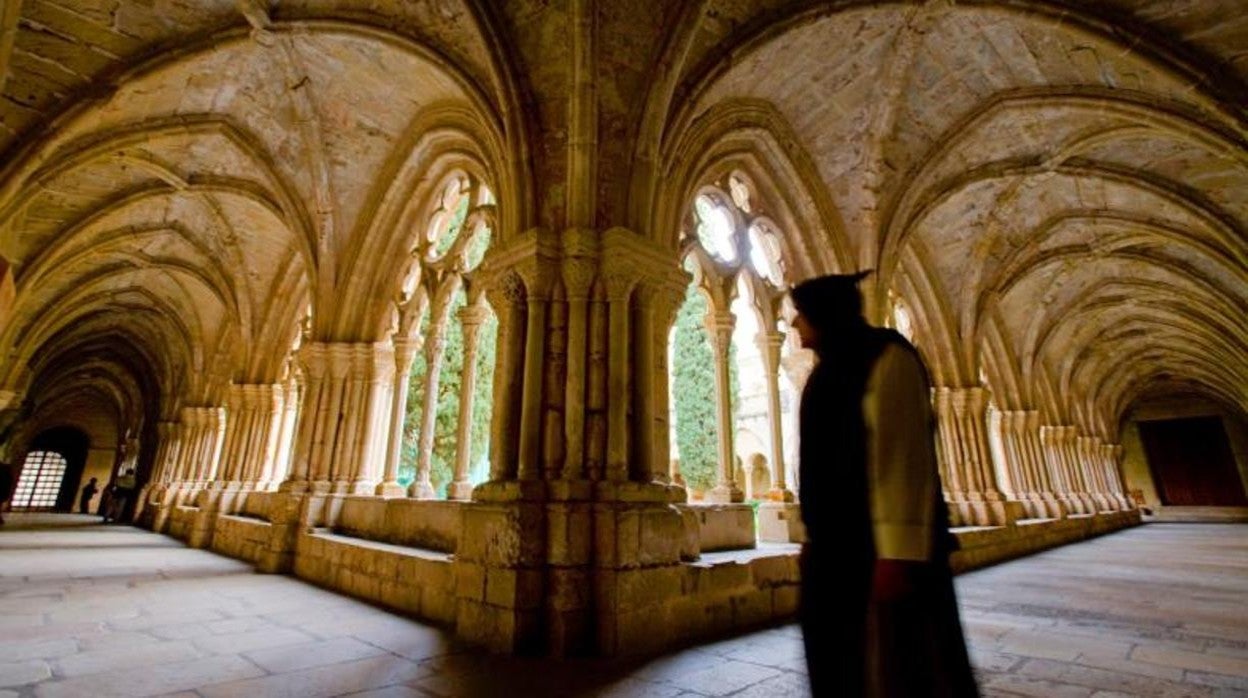 Una imagen del claustro del monasterio cirtercense de Poblet