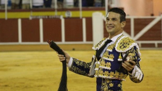 Catarsis «Manzanarista» en la corrida de Tomelloso con cuatro orejas y un rabo