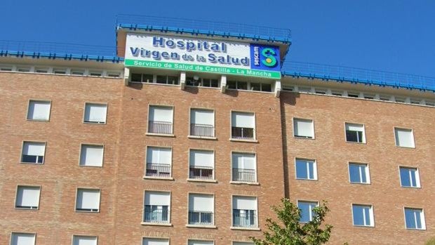 Trasladan al hospital a un trabajador tras caerse de un tejado en Sonseca