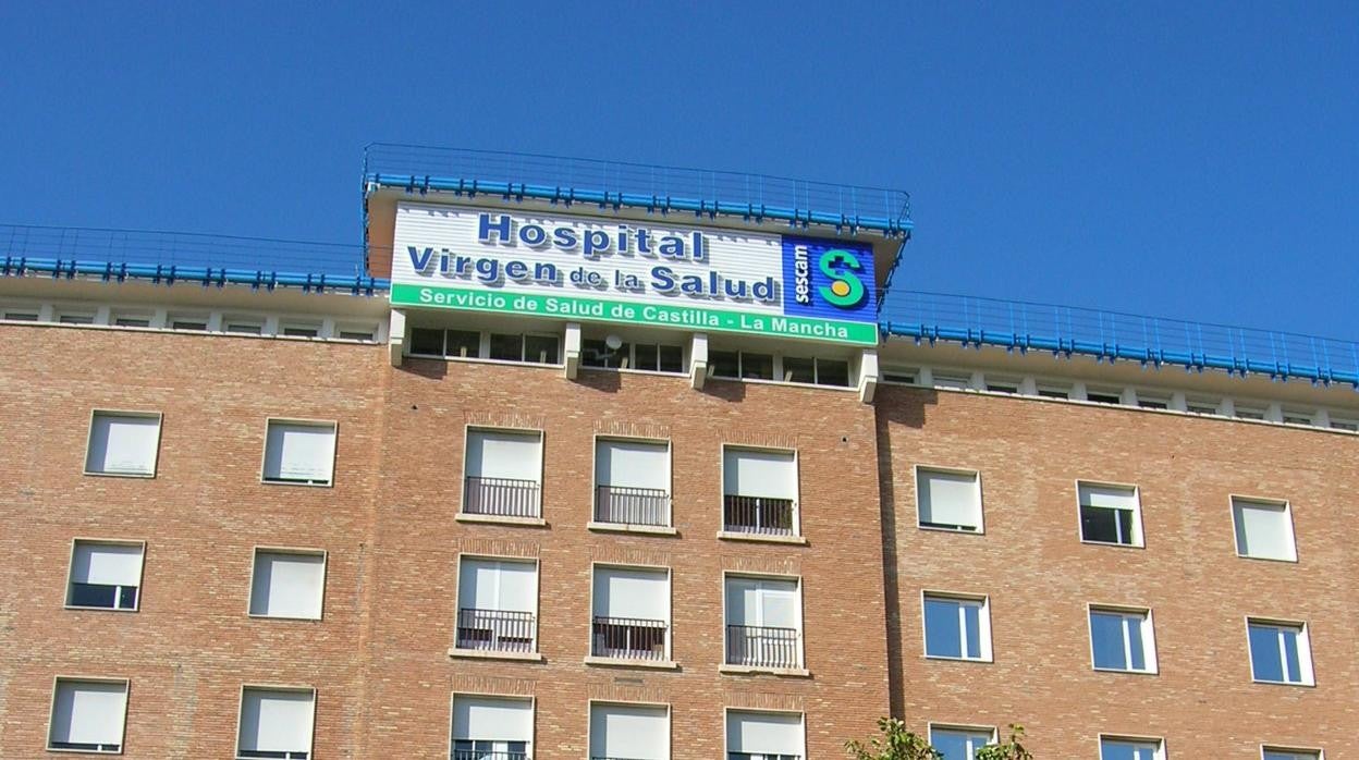Trasladan al hospital a un trabajador tras caerse de un tejado en Sonseca