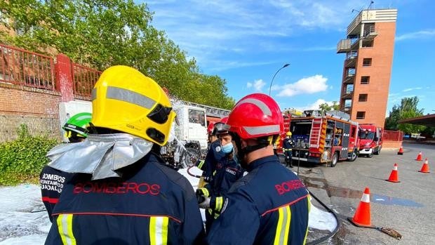 Desalojados los vecinos de un bloque de viviendas en Guadalajara por el incendio de un restaurante kebab