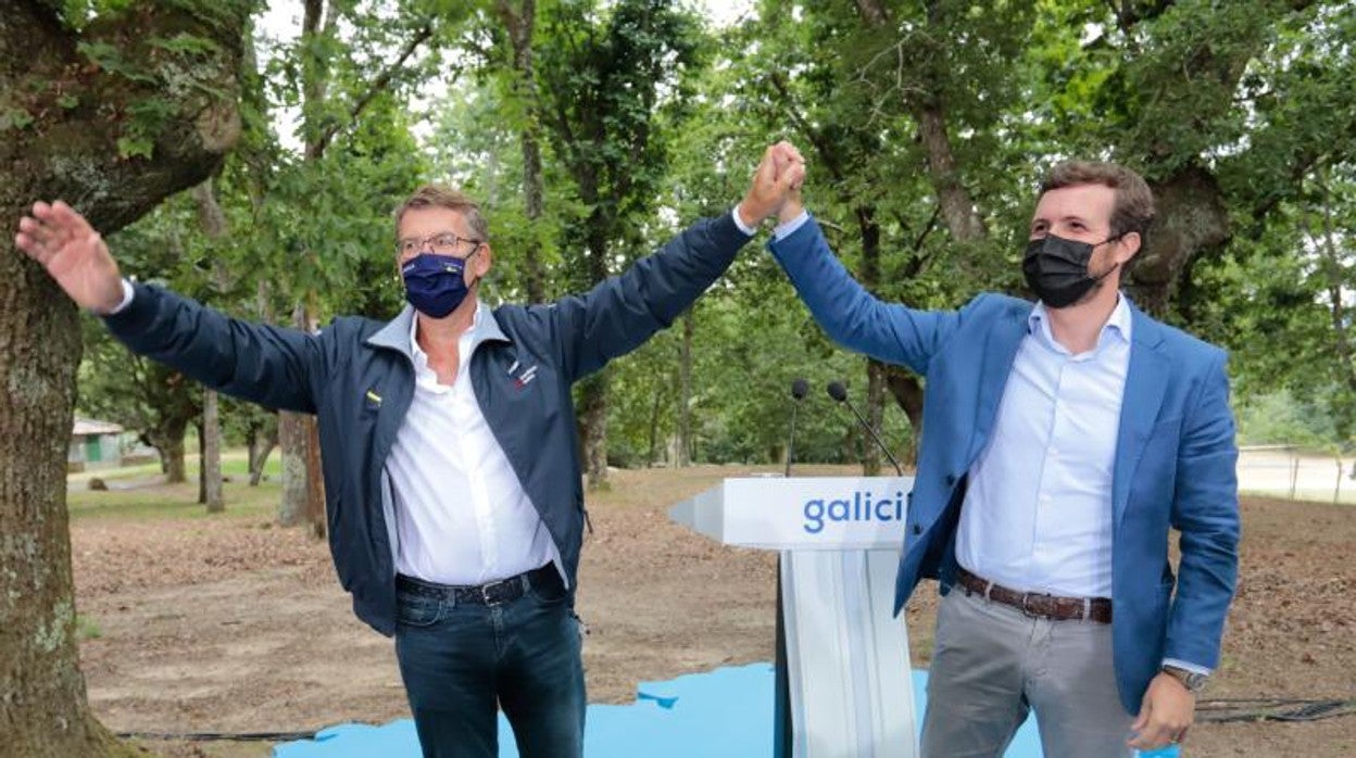 Feijóo y Casado, ayer en el acto de inicio de curso de los populares en Cercedo-Cotobade