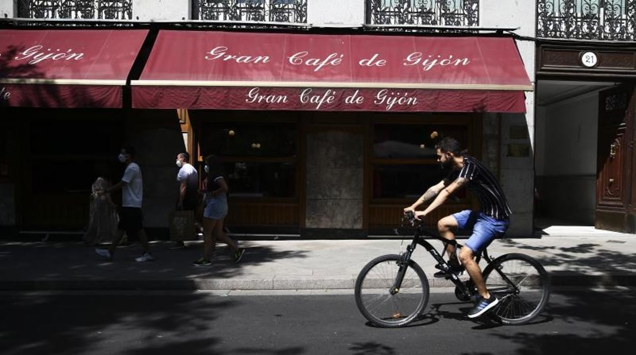 El Café Gijón (paseo de Recoletos, 21), donde en 1949 creó el Premio de novela corta