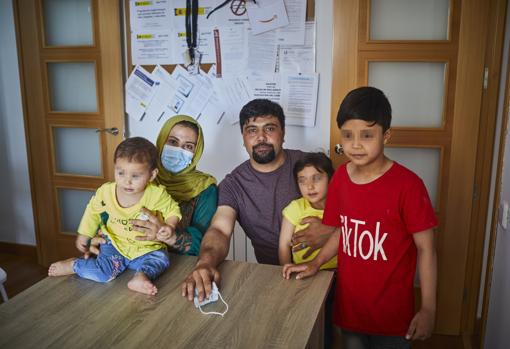 La familia al completo en su nueva casa