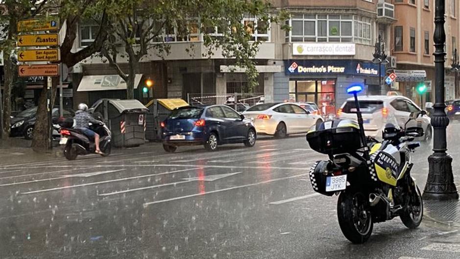 Una tormenta con vientos de 85 kilómetros por hora pasa del granizo al arcoíris en minutos en Valencia