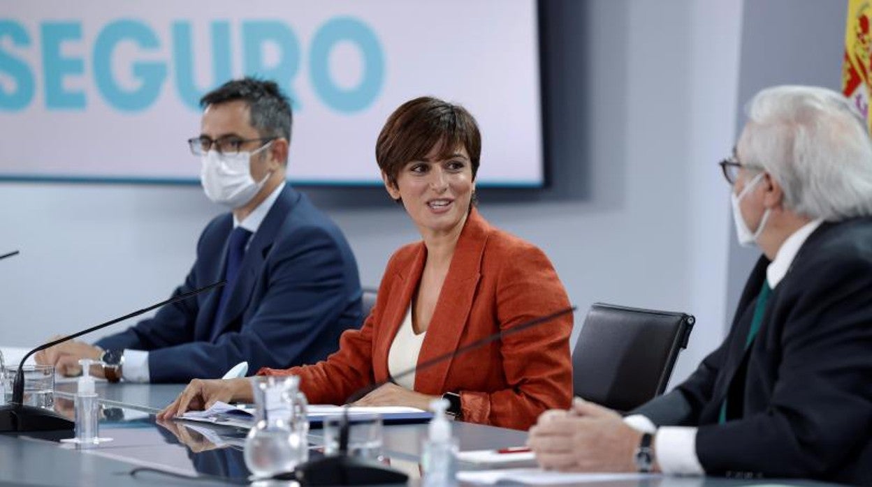 La portavoz del Gobierno, Isabel Rodríguez, junto a los ministros de la Presidencia y de Universidades