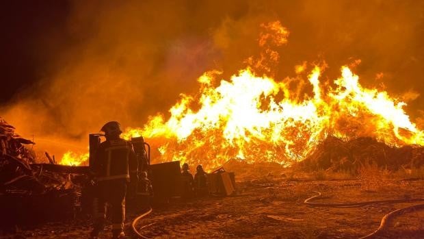 Un rayo provoca un incendio en una fábrica de San Sebastián de los Reyes