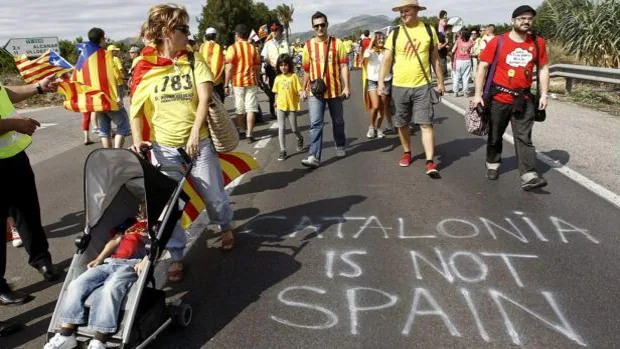 Los independentistas catalanes extienden a la Comunidad Valenciana su campaña por el 1-O