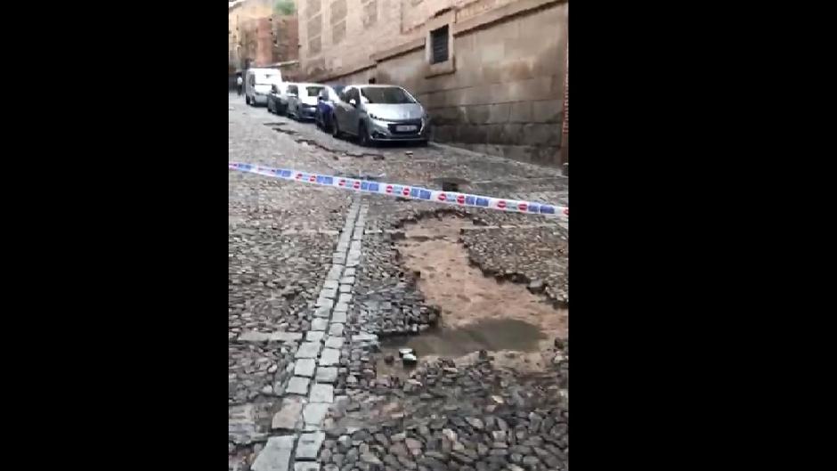 Destrozos en el empedrado de las calles del Casco Histórico de Toledo tras la gran tormenta