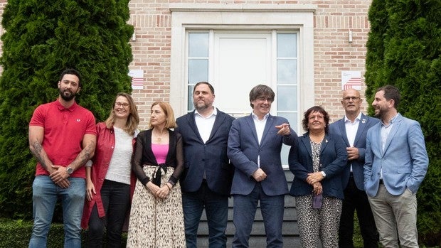 El gobierno paralelo de Puigdemont en Waterloo se tambalea tres años después