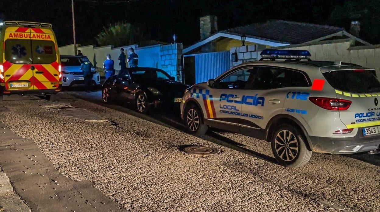 El Summa y la Policía Local, esta madrugada, en el lugar del suceso