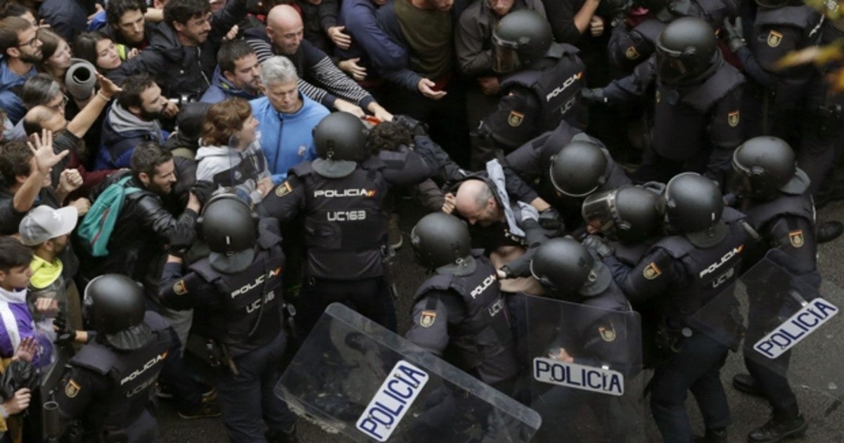 Cargas policiales durante el referéndum ilegal del 1-O