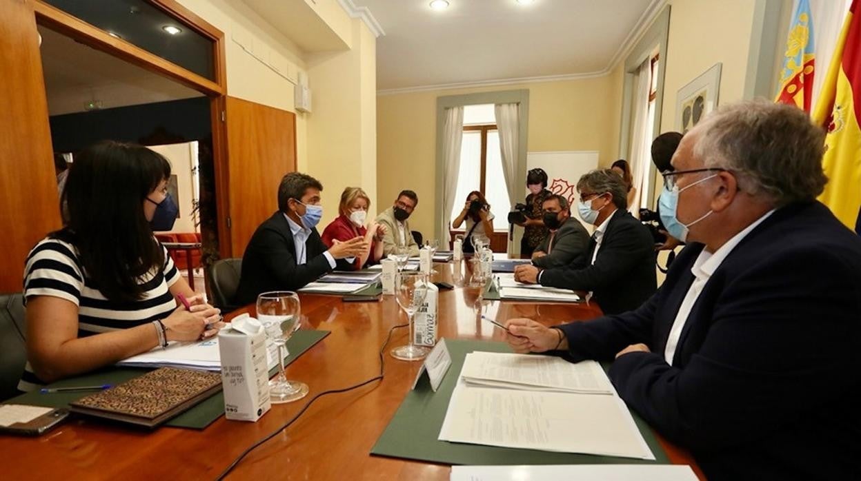 Reunión de la comisión bilateral entre dirigentes de la Generalitat y la Diputación de Alicante, este lunes