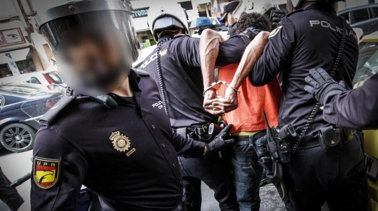 Imagen de un arresto por parte de la Policía Nacional en Alicante