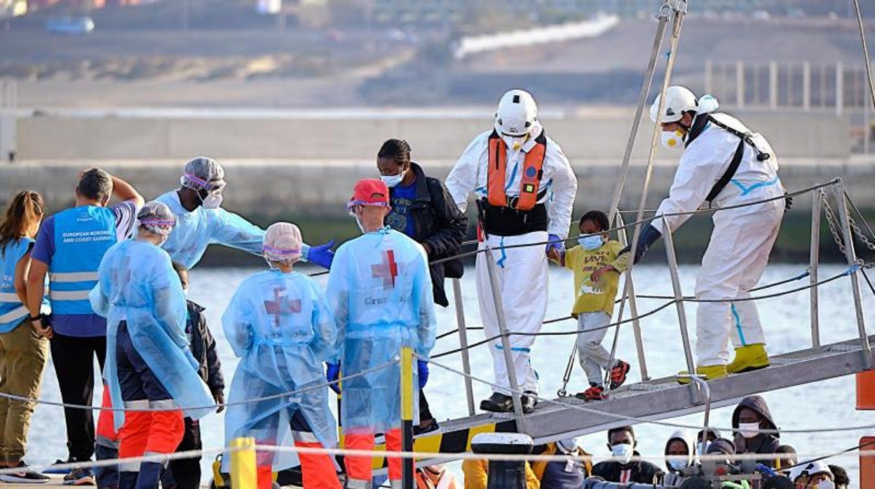 Llegada de los migrantes rescatados en Fuerteventura