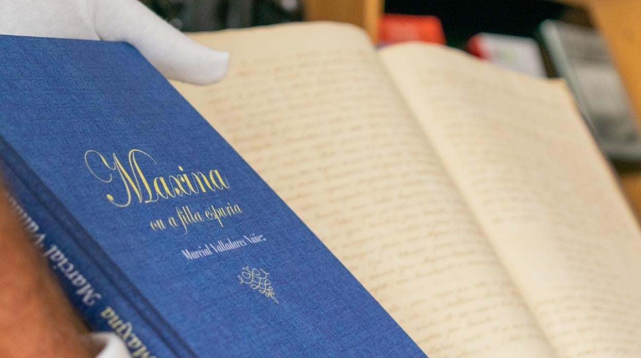 La reedición de la novela junto al manuscrito que conserva la Real Academia Galega