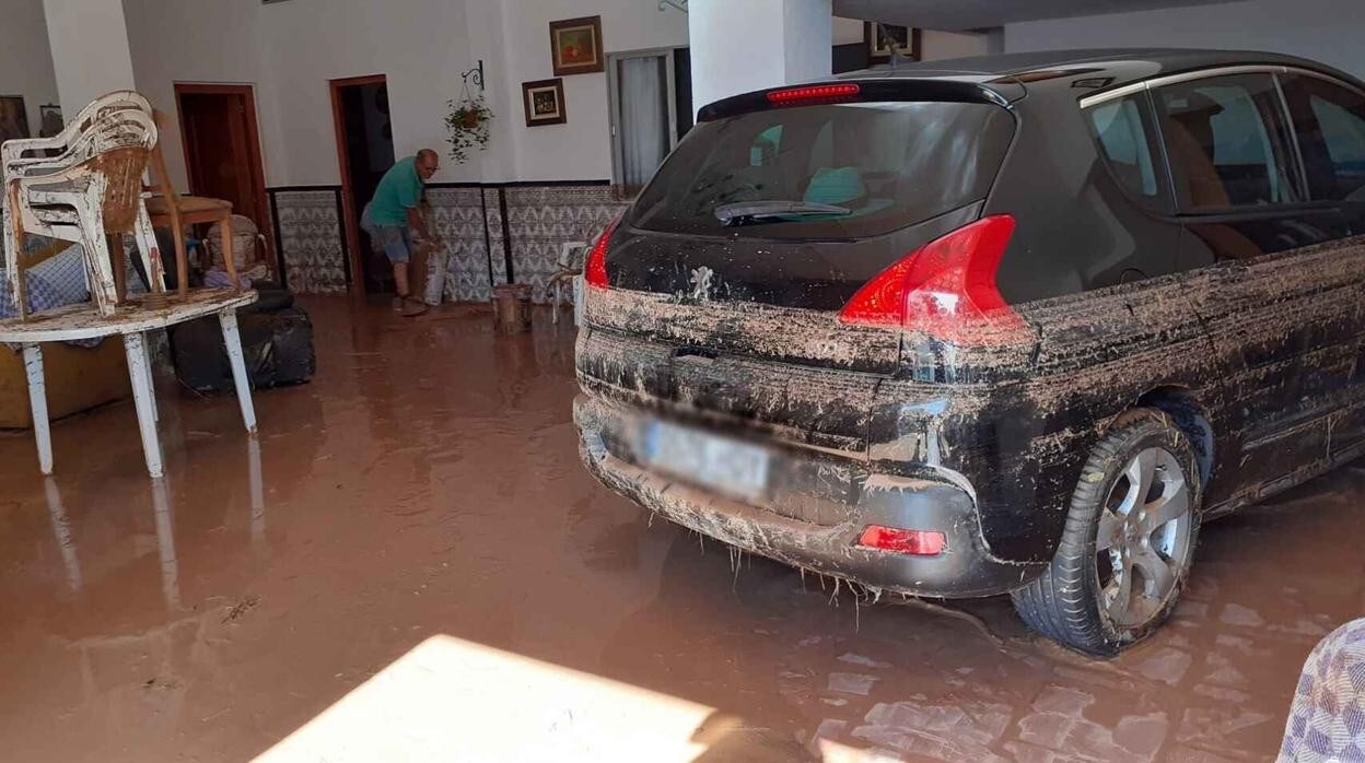 Interior de una de las casas inundadas en Iniesta (Cuenca)