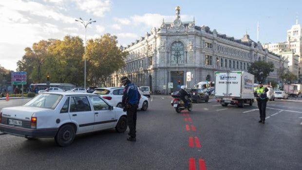 Almeida adopta 17 enmiendas de los díscolos de Más Madrid para salvar su ordenanza de Movilidad