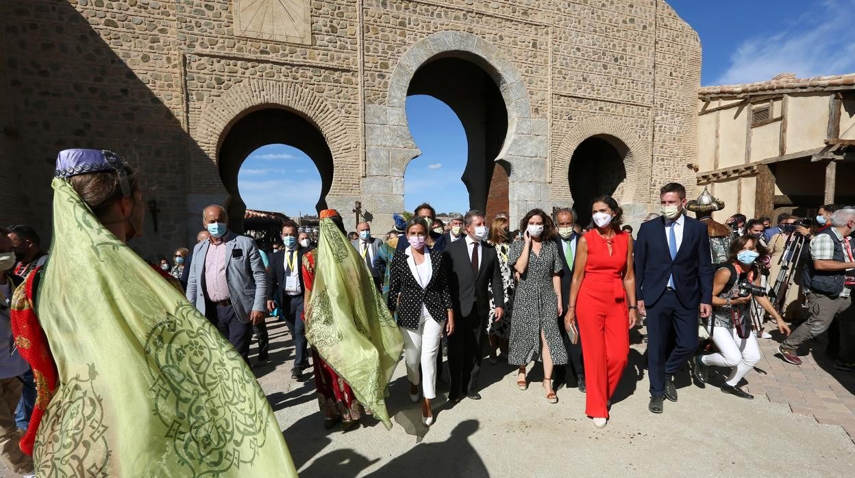 Entrada de las autoridades al parque temático Puy du Fou