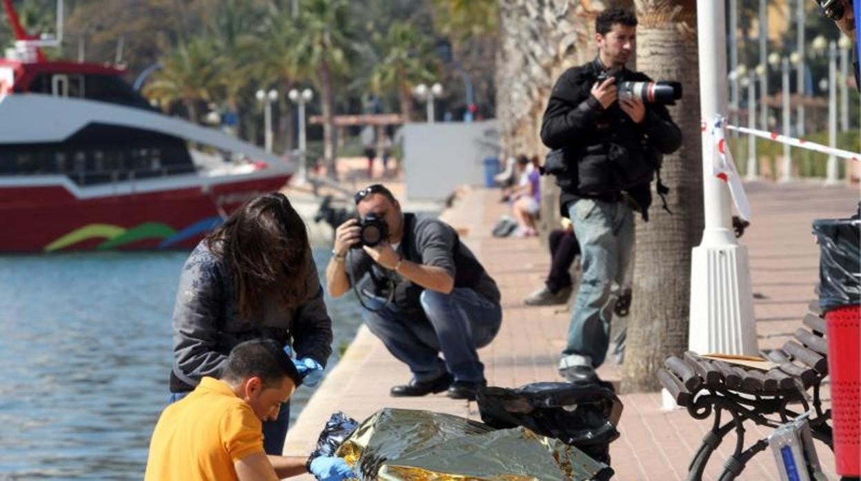 Imagen de archivo de un ahogado en el Puerto de Alicante